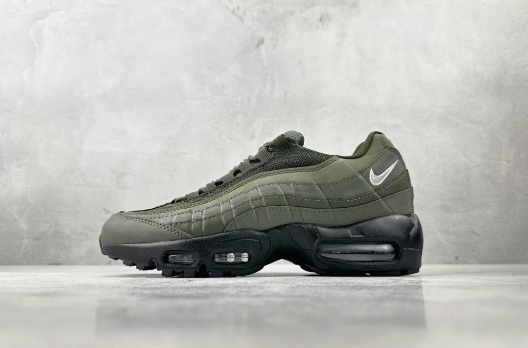 Nike Air Max 95 olivgrün-schwarz