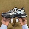 New Balance 9060 silber-schwarz