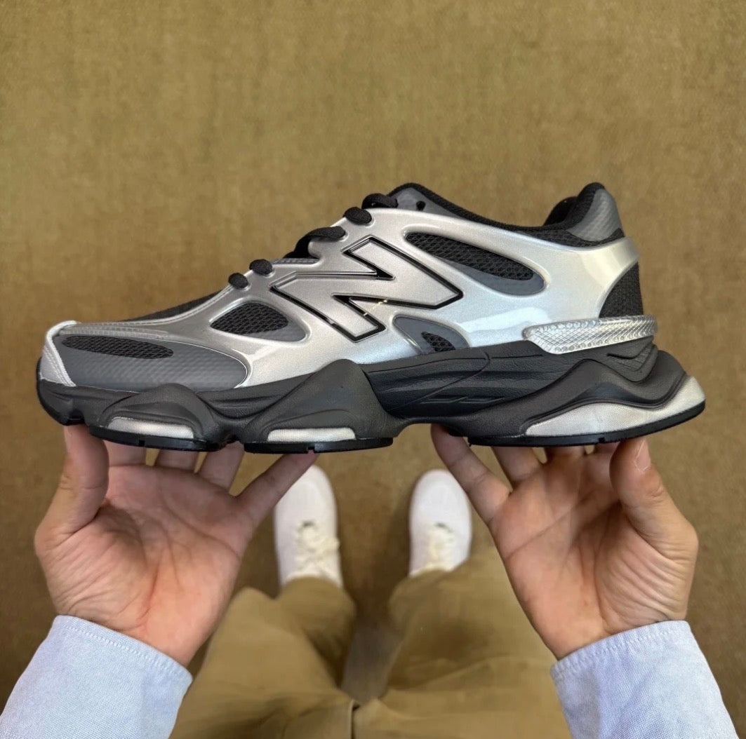 New Balance 9060 silber-schwarz