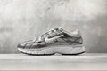 Nike P-6000 grau-silber