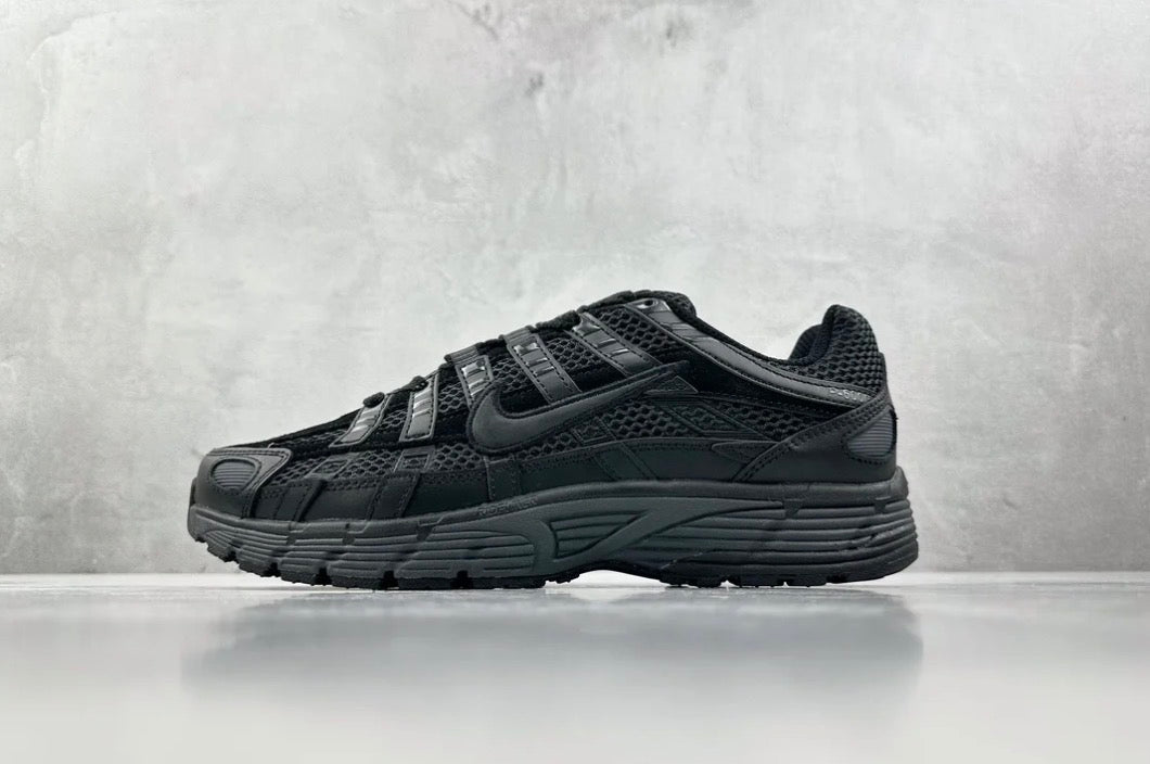 Nike P-6000 schwarz-schwarz